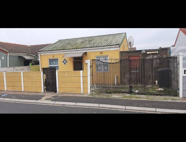 1 BEDROOM HOUSE FOR SALE IN MANENBERG